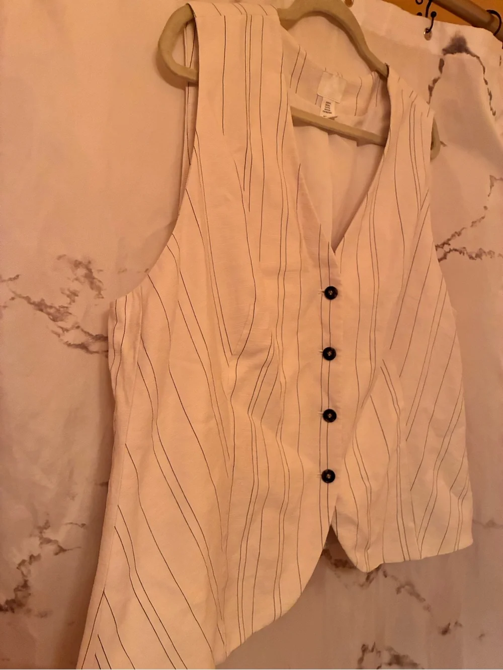 H&M Cream Sleeveless V-Neck Button Front Top with Navy Pinstripes - Picture 3 of 3